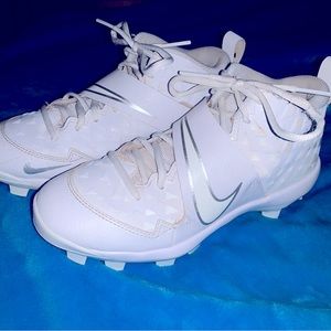 Boys Nike Youth Trout 6 Pro cleats